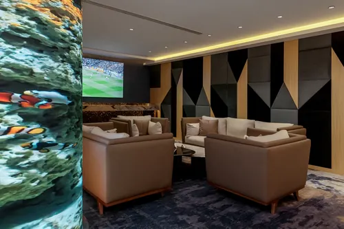 Sofas facing the aquarium and the wall screen